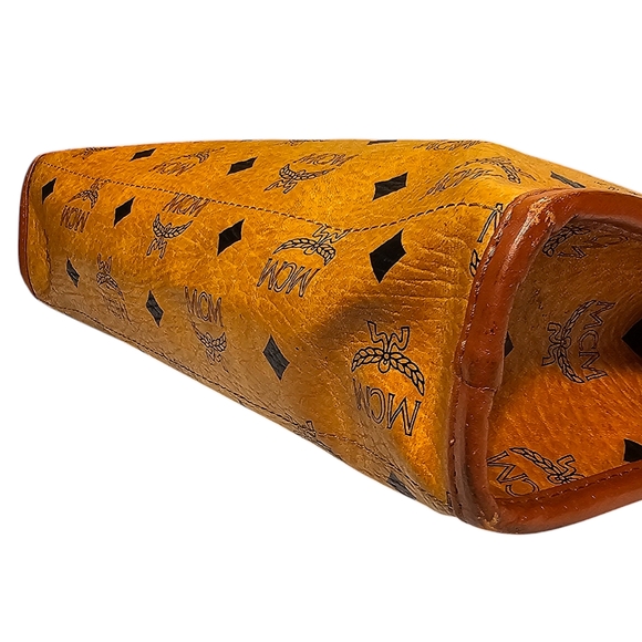 MCM CLUTCH - Picture 8 of 14